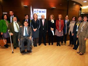Foto de familia del CERMI con representantes de la Comisión de Discapacidad del Congreso
