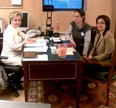 Carmen Quintanilla, Presidenta de la Comisión de Igualdad del Congreso, junto a Ana Peláez y Pilar Villarino, del CERMI
