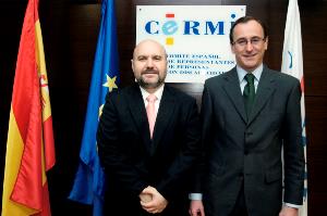 Luis Cayo Pérez Bueno, presidente del CERMI, junto a Alfonso Alonso, portavoz del PP en el Congreso