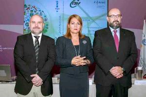 Luis Cayo Pérez Bueno, presidente del CERMI, Susana Camarero, secretaria de Estado de Servicios Sociales e Igualdad y Miguel Borra, presidente del CSI-F