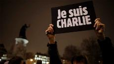 Cartel con el lema 'Yo soy Charlie', contra el ataque a la sede del semanario satírico francés 'Charlie Hebdo' en París