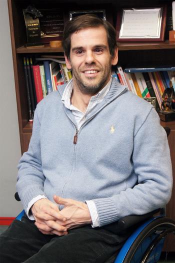 Álvaro Galán, presidente de la Federación Madrileña de Deporte de Parálisis Cerebral (Fmdpc), deportista paralímpico y psicólogo de Aspace
