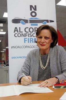La responsable de RSC de la Cámara de Comercio de Madrid, Carmen Verdera, se suma a la campaña del CERMI contra el copago confiscatorio