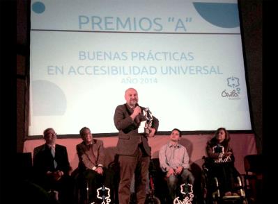 Luis Cayo Pérez Bueno, presidente del CERMI, recibe el premio especial A de Accesibilidad 2014 de la ciudad de Ávila