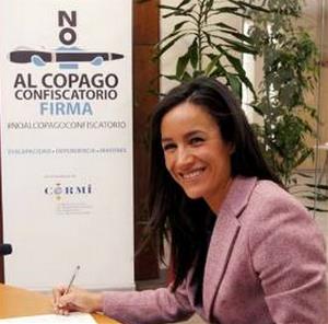 Begoña Villacís, candidata de Ciudadanos a la Alcaldía de Madrid, firma la ILP
