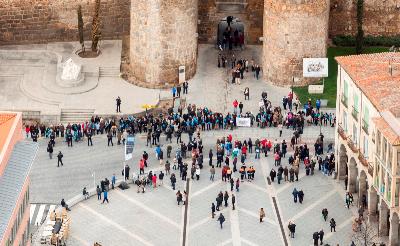 Abrazo por la inclusión a la Muralla de Ávila
