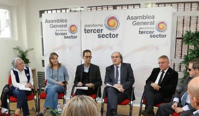 El candidato socialista a la Presidencia de la Comunidad de Madrid, Ángel Gabilondo, se reúne con organizaciones del tercer sector