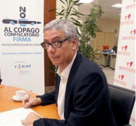 El diputado de Iniciativa per Catalunya, Josep Pérez Moyá, se suma a la campaña del CERMI contra el copago confiscatorio