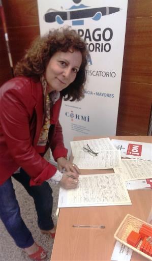 La presidenta de FAPE, Elsa González, se suma a la ILP contra el copago en dependencia