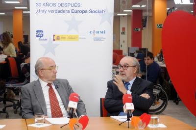 Joaquín Almunia y Pedro Solbes debaten en la mesa "30 años después, ¿hay verdadera Europa social? La visión desde la Comisión Europea"