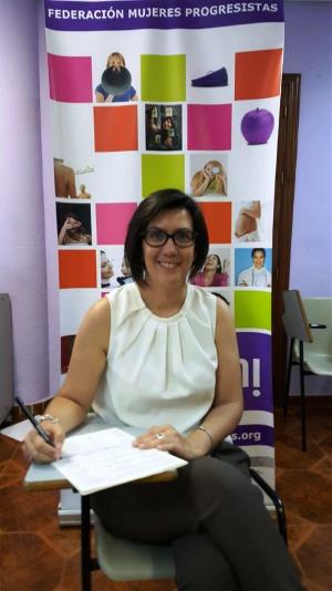 La presidenta de la Asociación de Mujeres Progresistas para la Igualdad en Aragón firma la ILP contra el copago en dependencia