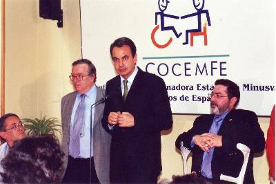 2002 José Luis Rodríguez Zapatero visitó la residencia de Cocemfe