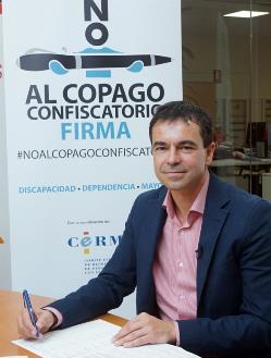 Andrés Herzog firma la ILP del CERMI contra el copago en dependencia