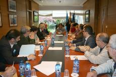 Imagen de la reunión del CERMI Galicia con la consejera de Trabajo y Bienestar, Beatriz Mato