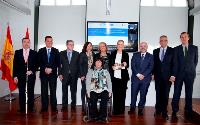 La presidenta de la Comunidad de Madrid recogió el premio CERMI en la categoría de "Mejor acción autonómica" en beneficio de las personas con discapacidad