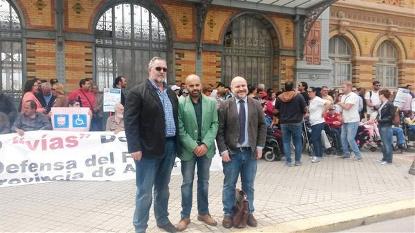El CERMI, en la protesta cívica exigiendo accesibilidad para ferrocarril en Almería
