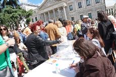 Concentración cívica del CERMI para exigir el derecho al voto de casi 100.000 personas