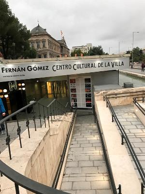 El Ayuntamiento de Madrid acondiciona la rampa de acceso al Teatro Fernán Gómez
