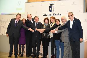El presidente de Castilla-La Mancha, Emiliano García-Page, preside el acto de presentación de la Mesa del Tercer Sector en la región