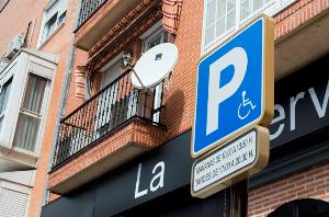 Plaza de aparcamiento reservada para personas con discapacidad