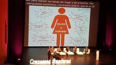 Imagen de una mesa redonda en el Congreso Internacional Mujer y Discapacidad en Ávila