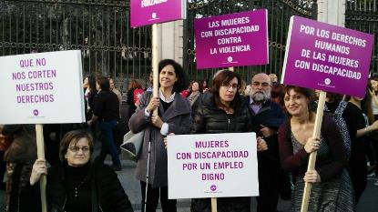 Una delegación de la Fundación CERMI Mujeres (FCM), encabezada por su vicepresidenta ejecutiva, Ana Peláez participa en la marcha feminista de Madrid el Día Internacional de la Mujer