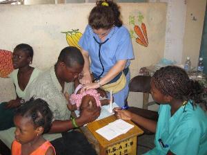 Mónica Estacio, médico en Haití