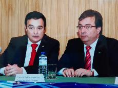 Jesús Gumiel, presidente de Cocemfe Badajoz, con el presidente Guillermo Fernández Vara