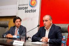 Luciano Poyato, presidente de la Plataforma del Tercer Sector, y Borja Fanjul, director general de Discapacidad