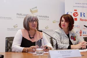 Mari Luz Sanz, presidenta de CERMI Navarra junto a la presidenta del Parlamento de Navarra, Ainhoa Aznárez
