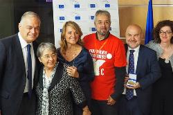 Foto de familia tras el acto de entrega de las Medallas del Premio del Ciudadano Europeo 2017 en Madrid