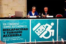 Fefa Álvarez, asesora de Accesibilidad Universal del CERMI, durante su ponencia en el XIII Congreso de CERMIS Autonómicos