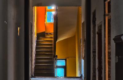 Escaleras de un edificio de viviendas