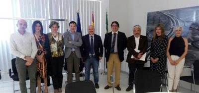 Continúan las reuniones para garantizar los derechos de las personas con discapacidad y de edad avanzada en el repostaje de combustibles y carburantes en Extremadura