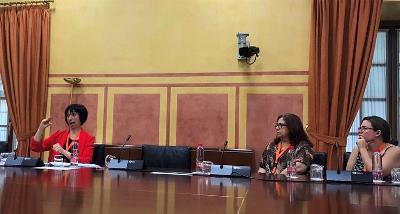 Concha Díaz, miembro del Patronato de la Fundación CERMI Mujeres, durante su comparecencia ante la Comisión de Igualdad y Políticas Sociales del Parlamento de Andalucía