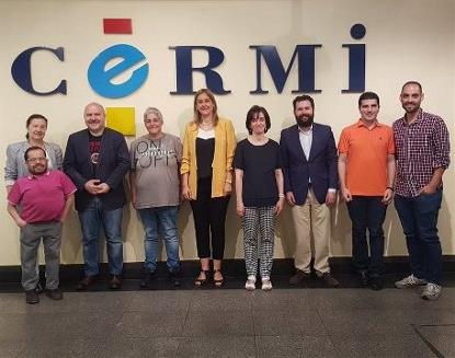 Foto de familia tras la firma del convenio entre FELGTB y el CERMI