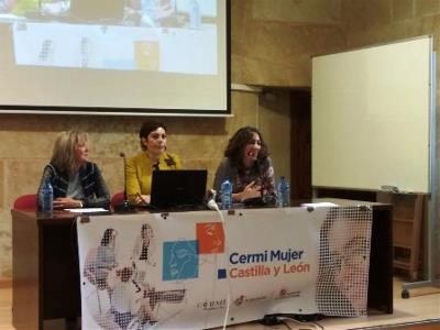 Imagen de las jornadas formativas bajo el título 'Mujer y discapacidad, doble discriminación' en Salamanca