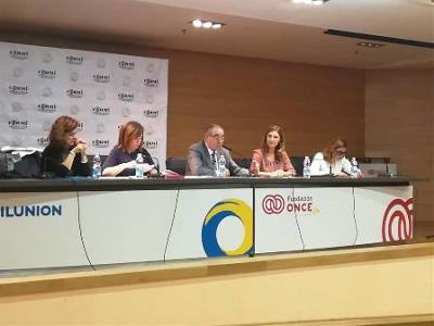 Imagen de la charla-coloquio organizada por CERMI Andalucía para debatir propuestas sobre discapacidad con las principales fuerzas políticas con representación parlamentaria