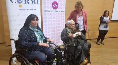Pilar Ramiro, recibe el Premio cermi.es  en la categoría de Activista-Trayectoria Asociativa