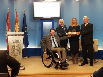 Entrega del Premio cermi.es a la Consejería de Familia e Igualdad de Oportunidades, PREDIF CyL y Federación de Salud Mental Castilla y León