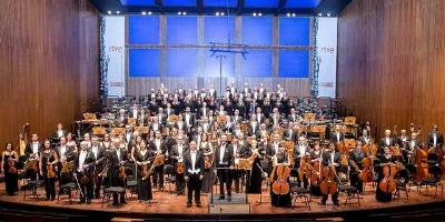 La orquesta y coro de RTVE en el Teatro Monumental