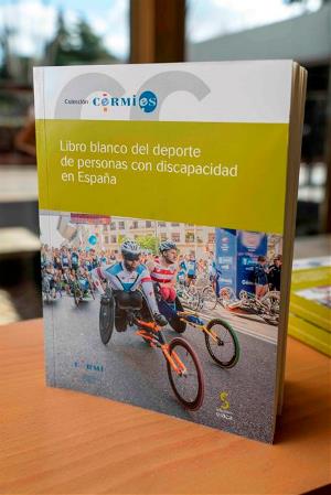 Portada del “Libro blanco del deporte de personas con discapacidad en España”