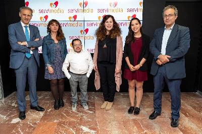 Foto de familia de la mesa de debate del CERMI sobre las recomendaciones del Comité de Derechos de las Personas con Discapacidad de NNUU a España
