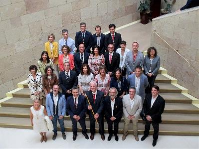 Foto de familia de la toma de posesión del nuevo alcalde de Logroño, Pablo Hermoso de Mendoza