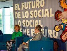 Imagen del conversatorio de Mª Teresa Fernández de la Vega y Rafael de Lorenzo