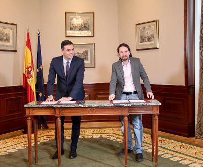 Imagen de la firma del acuerdo entre el PSOE y Unidas Podemos para formar gobierno