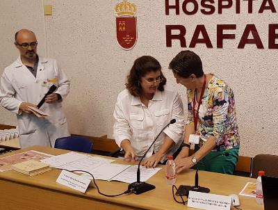 Pilar Morales, Asociación de Salud Mental de Águilas (Murcia), en la firma de un convenio sociosanitario