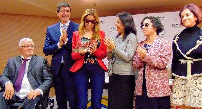 Mercedes López en el momento de recibir el ‘Premio cermi.es 2019’ en la categoría Fundación CERMI Mujeres-Acción en Beneficio de las Mujeres con Discapacidad