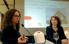 Marta Castillo, vicepresidenta de CERMI Andalucía, en su  intervención en la jornada de turismo accesible 