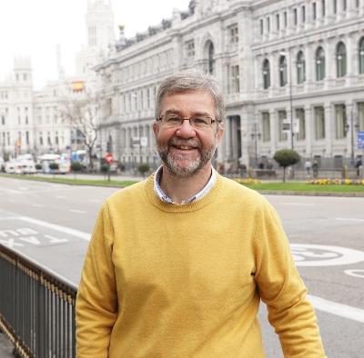 Miguel Ángel Valero, entre la calle de Alcalá y el Ayuntamiento de Madrid.